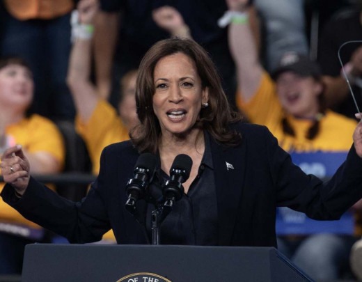 As eleições presidenciais nos EUA ocorrem na próxima terça-feira (5). Até o momento, Kamala e Trump estão empatados -  (crédito: Scott Olson/Getty Images/AFP)