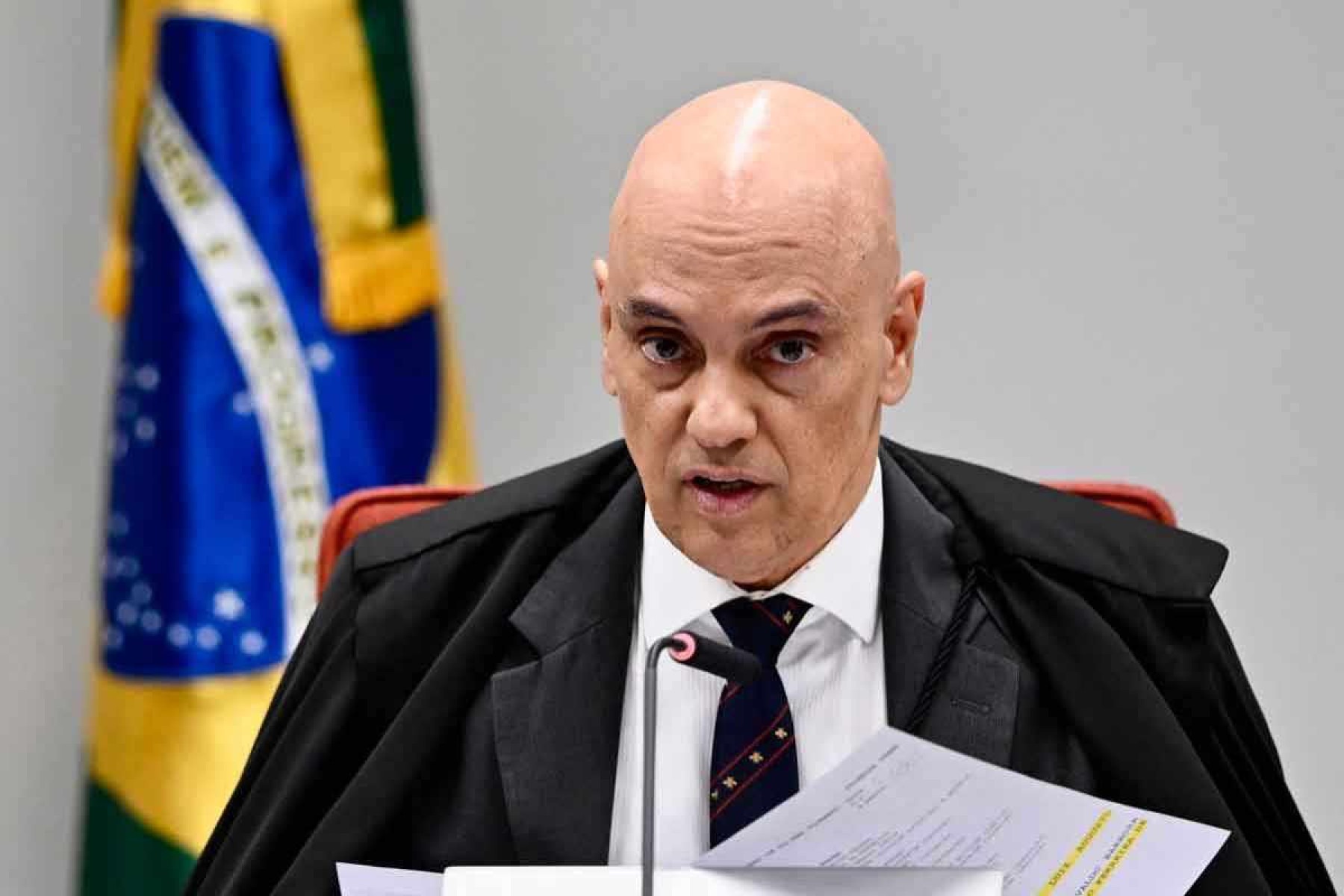 'Não podemos permitir agressões e discurso de ódio', diz Moraes após votar