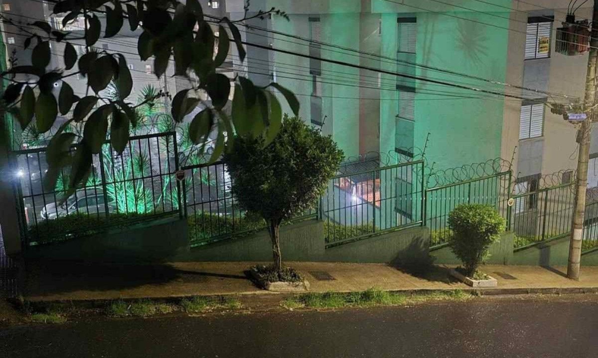 No Bairro Santo Antônio, chuva aliviou o calor dos últimos dias -  (crédito: Leandro Couri/EM/D.A.Press)