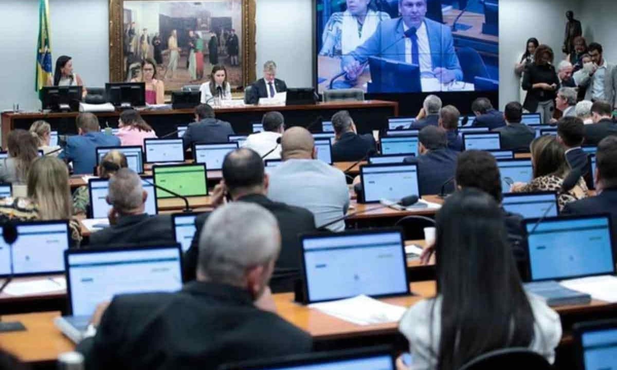 Propostas que limitam poder do Judiciário foram aprovados por maioria dos parlamentares da CCJ -  (crédito: Bruno Spada/Câmara dos Deputados)