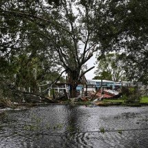 Com alto potencial destrutivo, furacão Milton chega à Flórida -  AFP