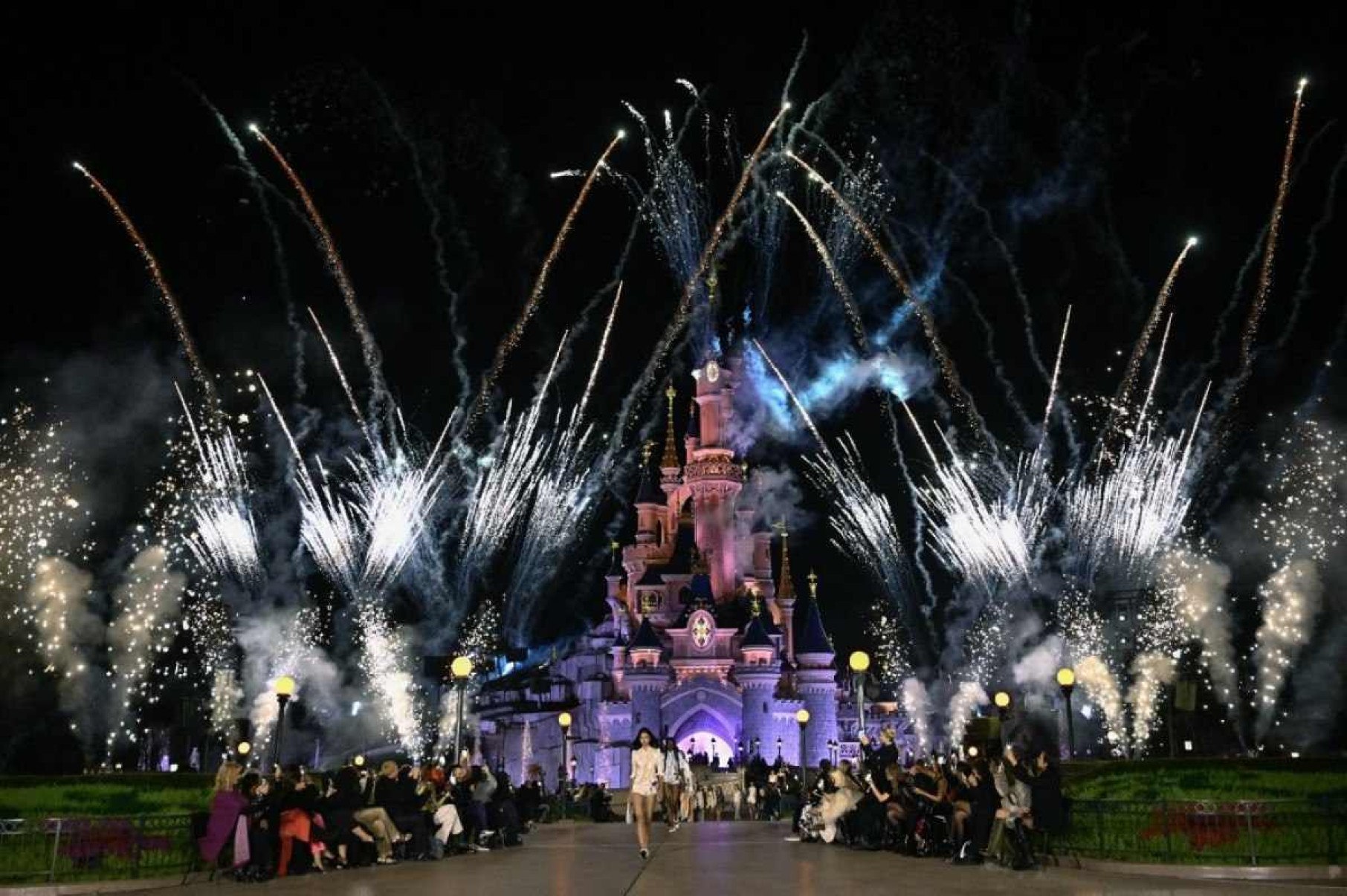 Disney fecha portões do parque por causa do furacão Milton