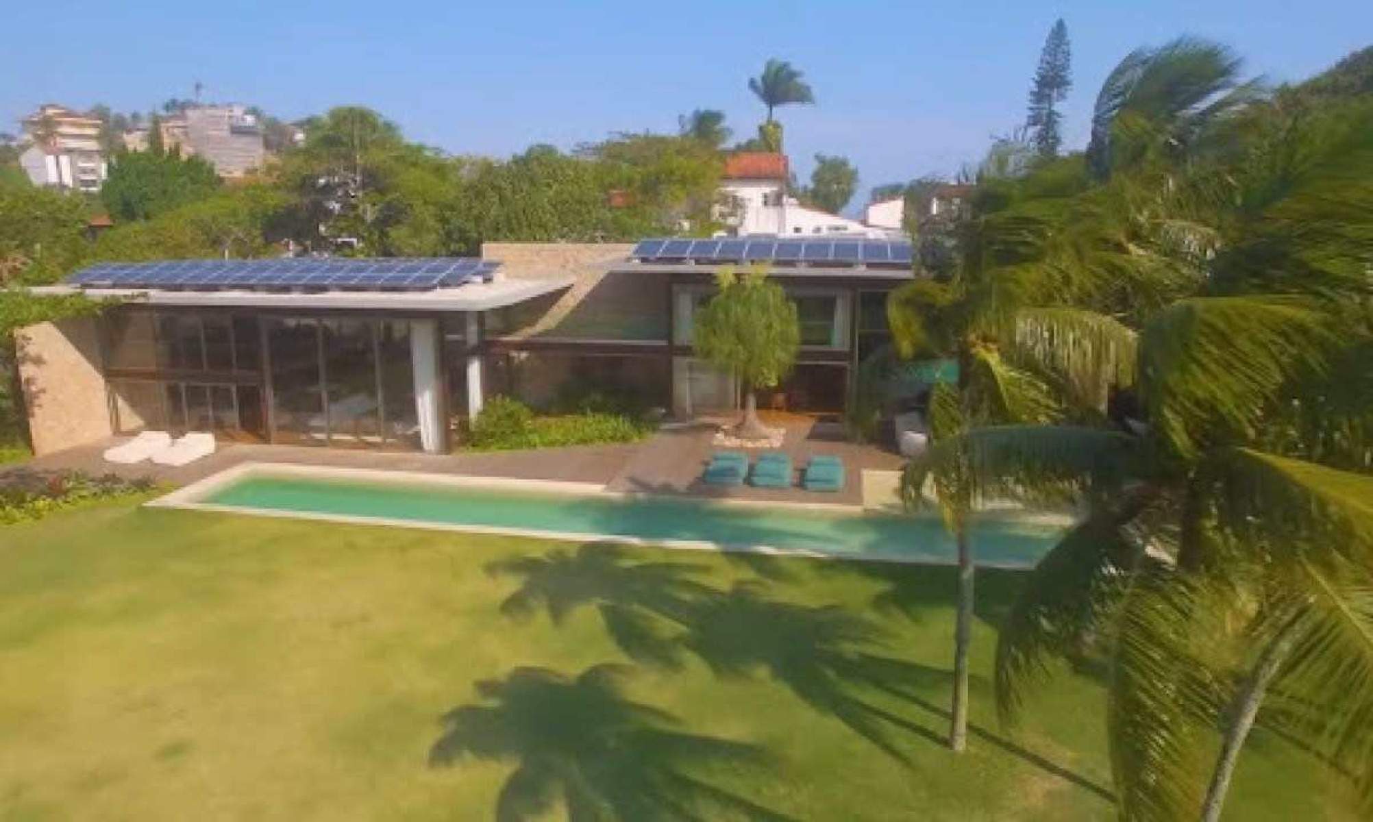 A residência é 100% movida a energia solar