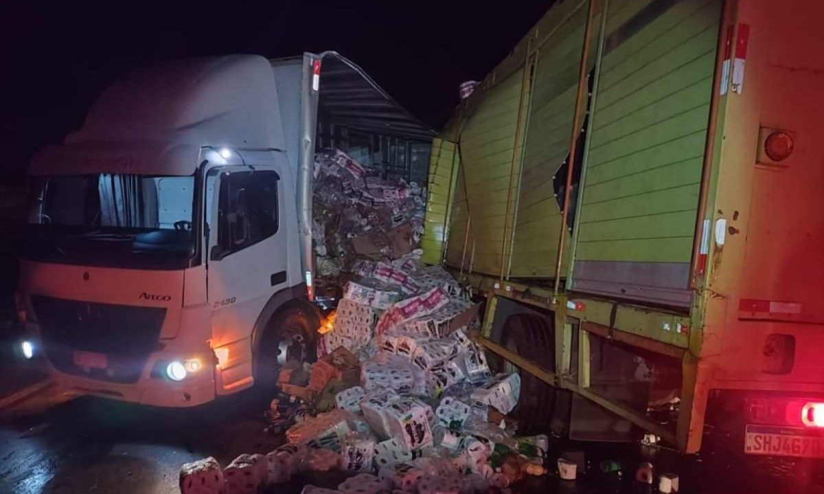Acidente aconteceu na BR-365, em Patos de Minas -  (crédito: CBMMG)