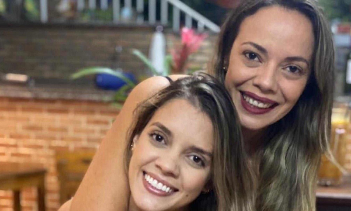 Camila chora abraçada à mãe após Tribunal do Júri inocentar Rosália -  (crédito: Arquivo pessoal)