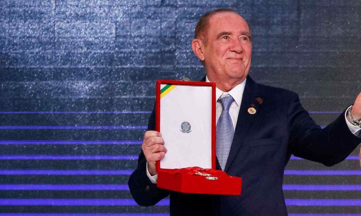 Renato Aragão recebe a Ordem do Mérito Cultural, em 2017 -  (crédito: Alan Santos/PR)