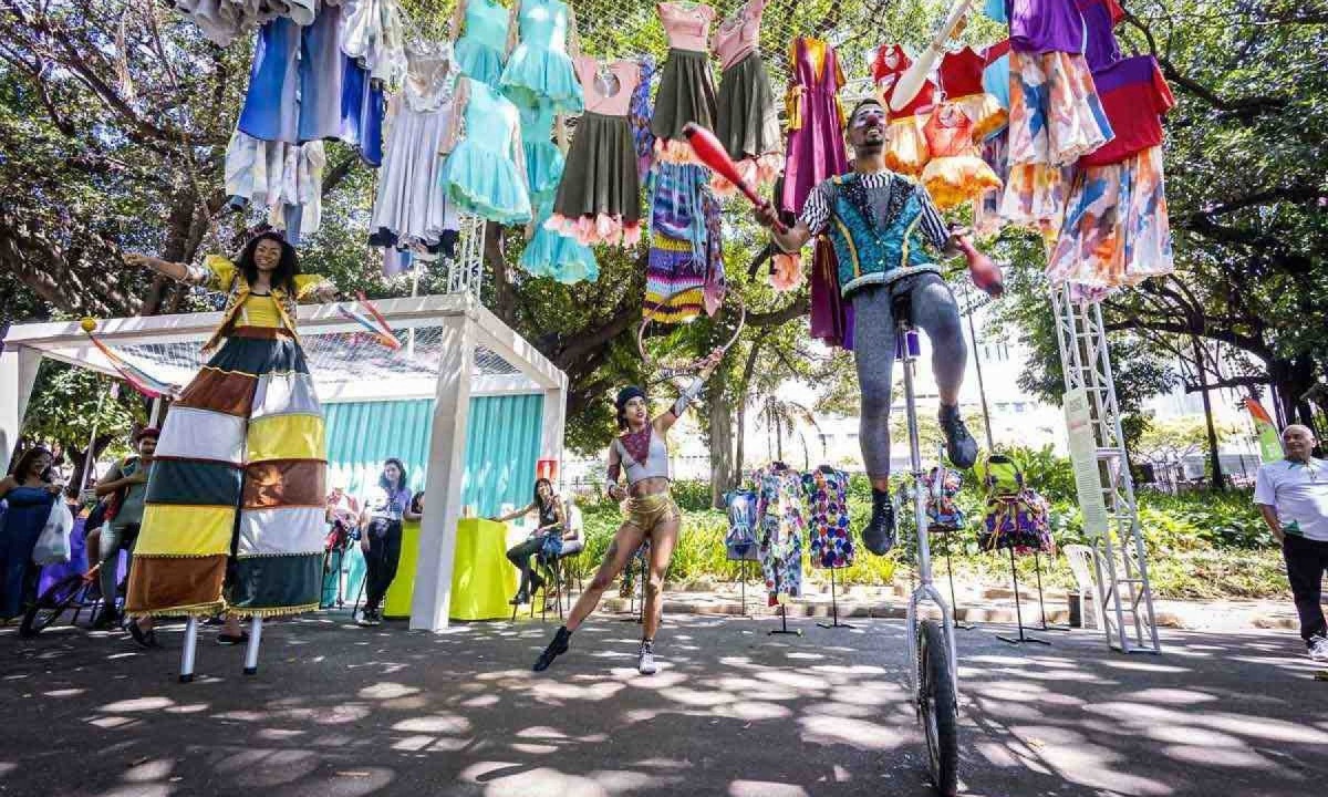 Artistas circenses vão se apresentar durante todo o sábado no festival que ocupará alamedas do Parque Municipal Américo Renné Giannetti, no centro da capital -  (crédito: Leo Fontes/divulgação)