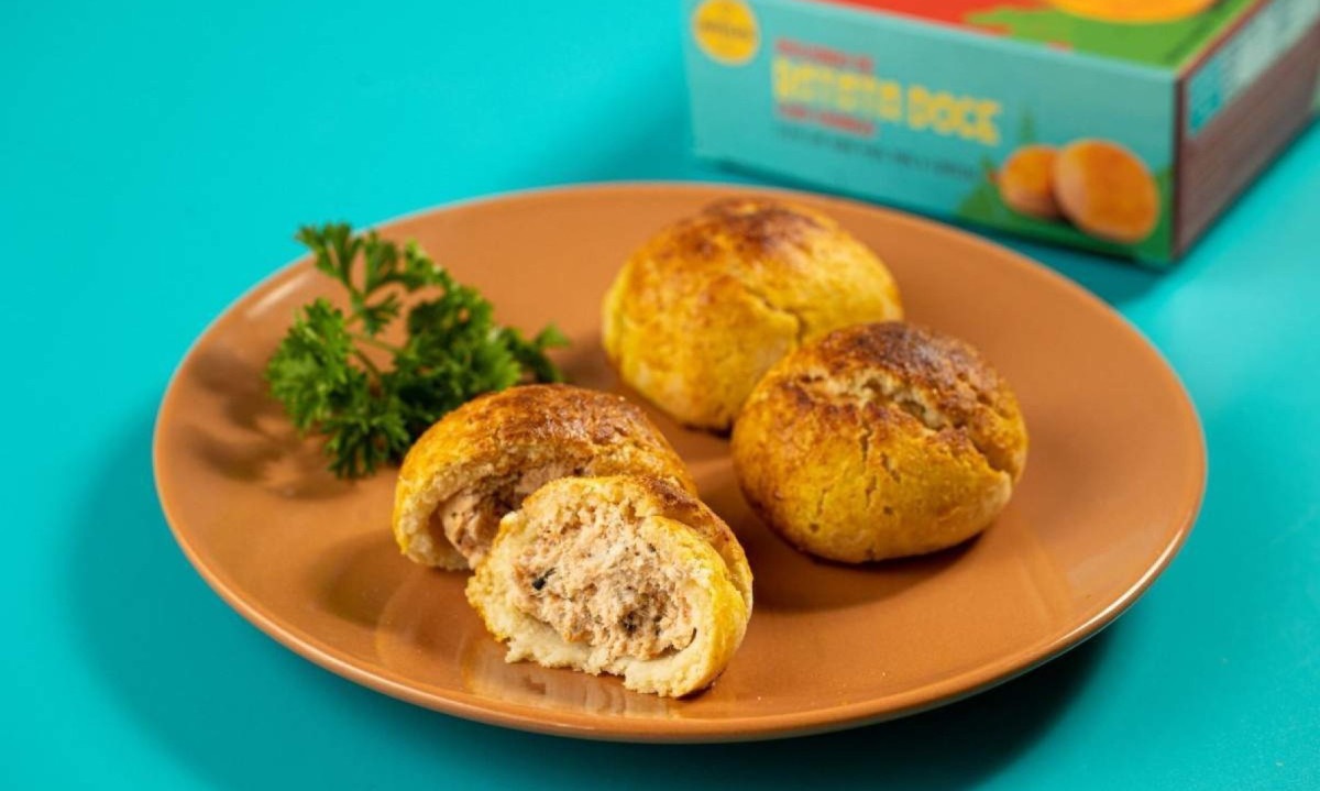 Saudável e gostoso: o pão de batata doce da Artisan é fofinho e tem recheio suculento de frango -  (crédito: Victor Schwaner/Divulgação)