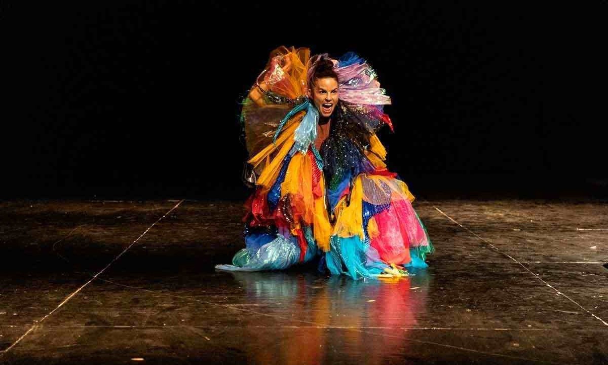 Bailarina e performer Izabel de Barros Stewart estreia como atriz ao interpretar uma cana-de-a&ccedil;&uacute;car -  (crédito: Carol Pires/Divulga&ccedil;&atilde;o)