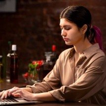 Uso de telas faz miopia disparar entre indivíduos da geração Z - Freepik
