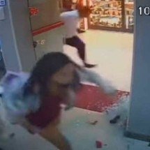 Atirador invade shopping em Guarapari, atinge dois e morre na fuga; assista - Reprodução