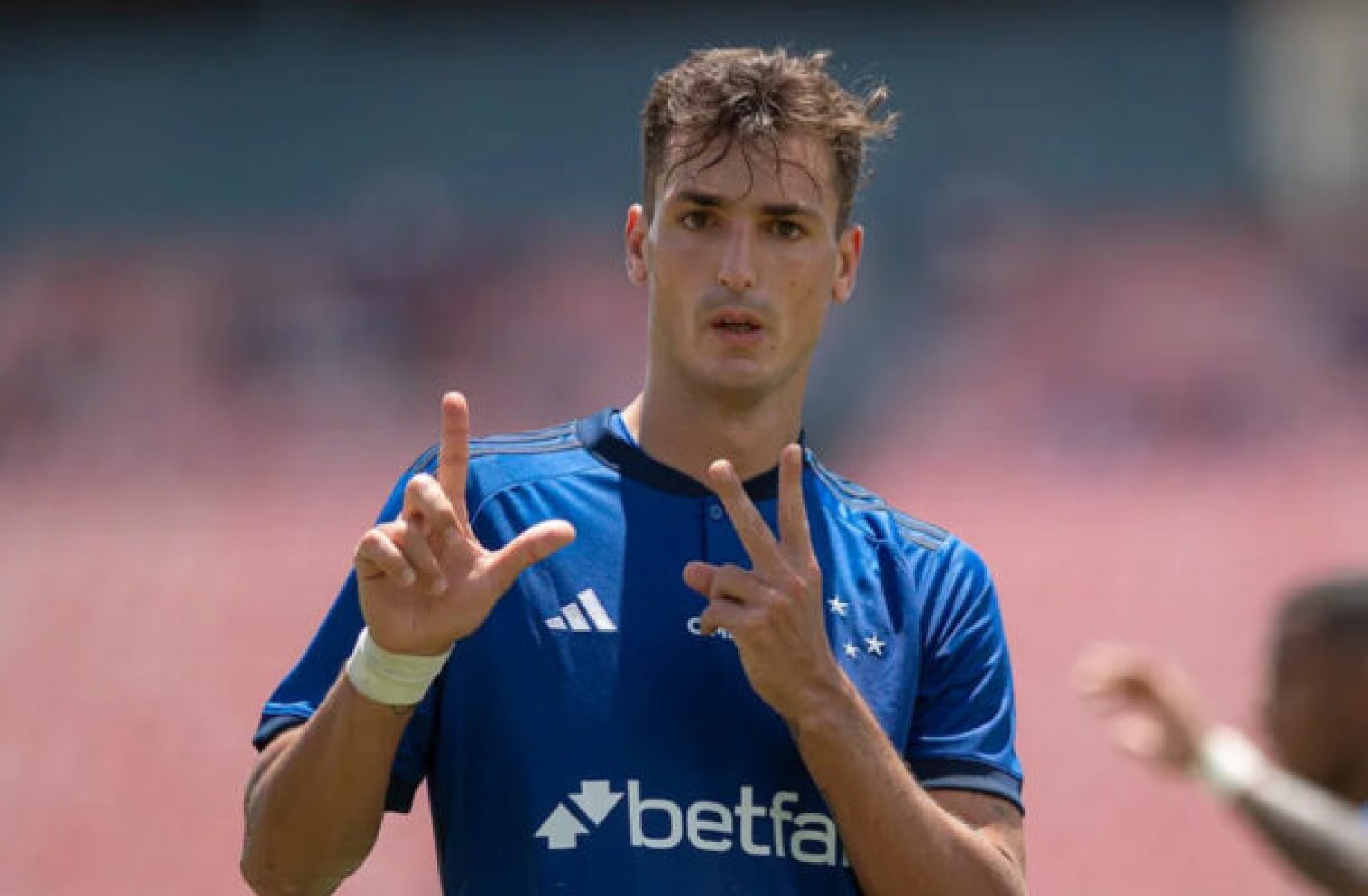 Atacante do Cruzeiro posta vídeo sobre recuperação de lesão