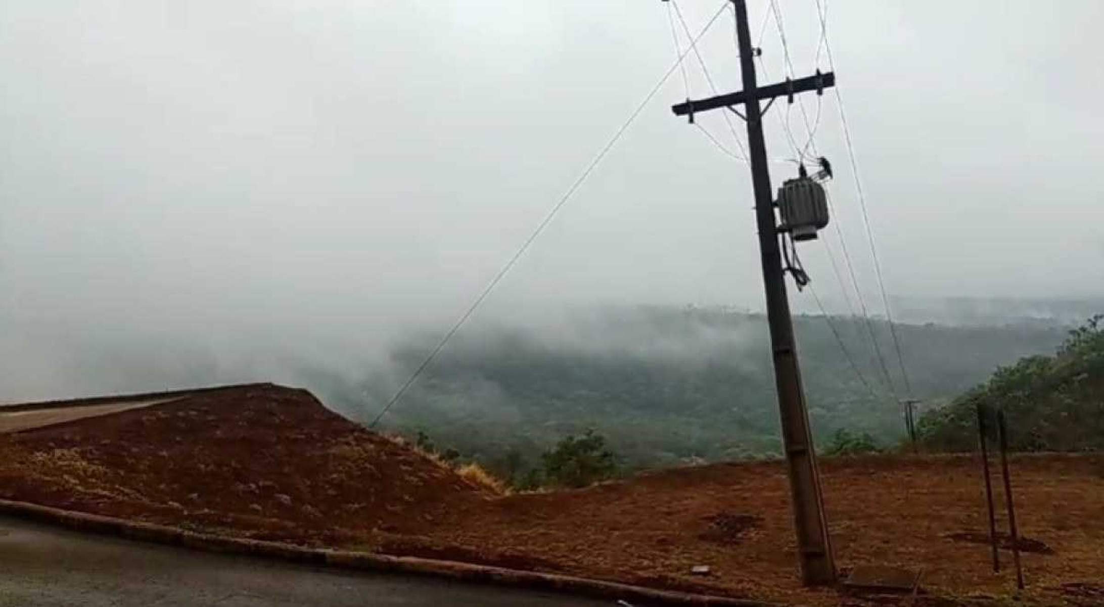 Chuva controla fogo na Serra da Moeda