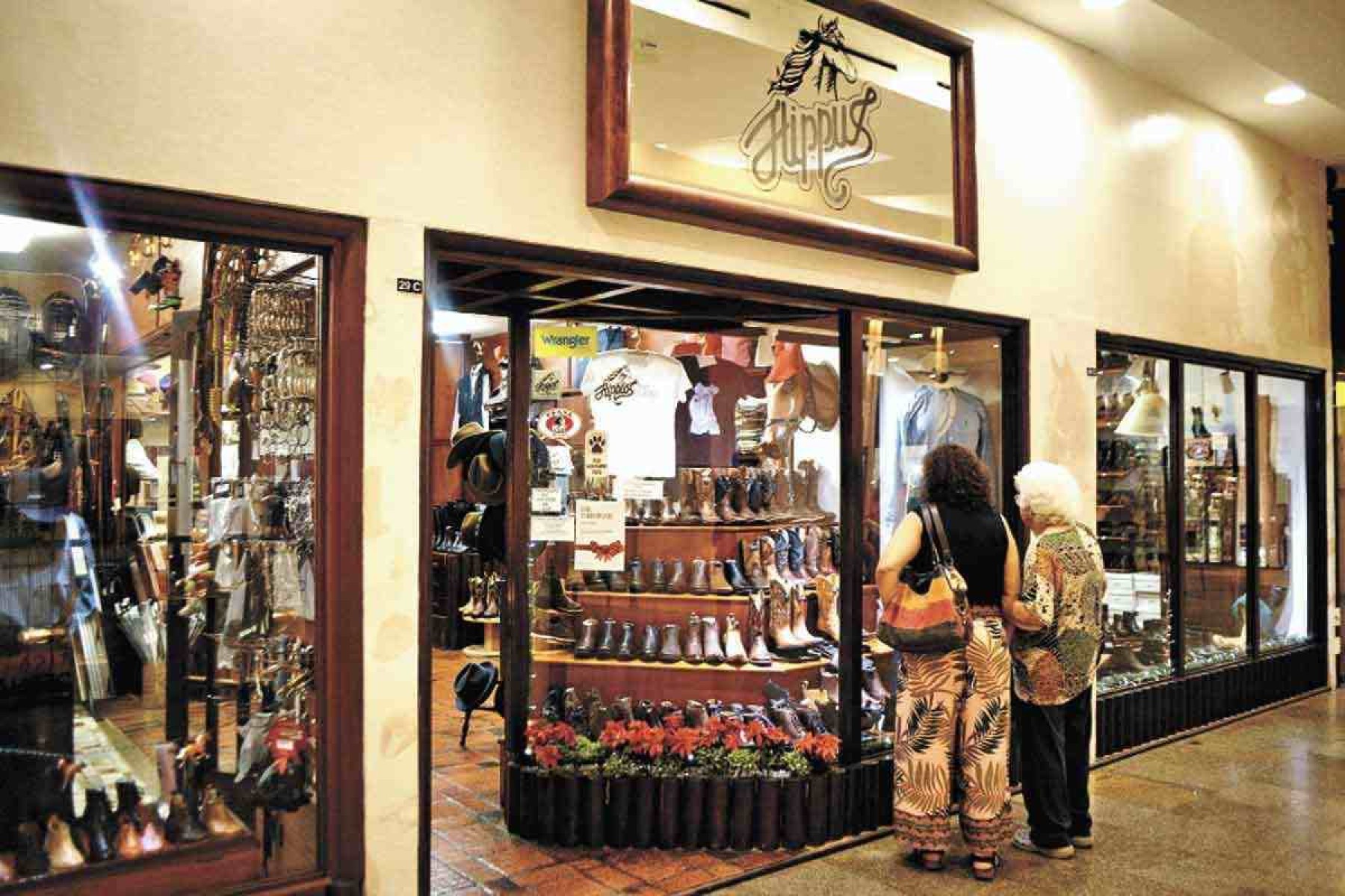 Comércio desacelera, mas mostra a força do consumo