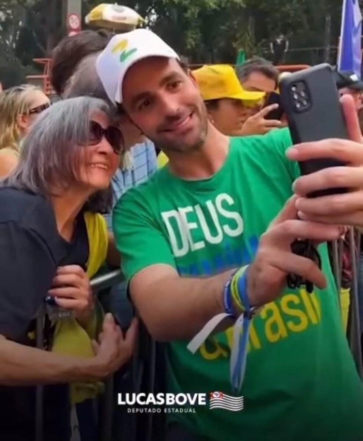 Influencer Cíntia Chagas acusa deputado bolsonarista de violência doméstica