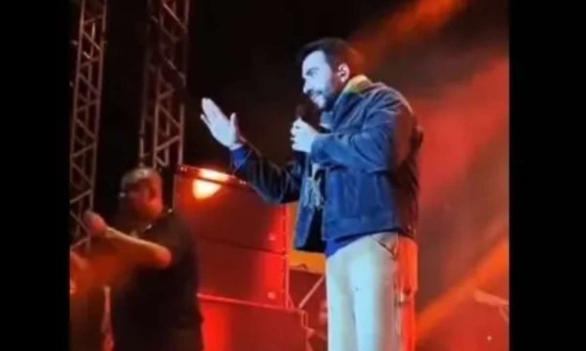 'Você só está perturbando', declarou o padre em cima do palco na Festa das Rosas e Flores -  (crédito: Redes sociais)