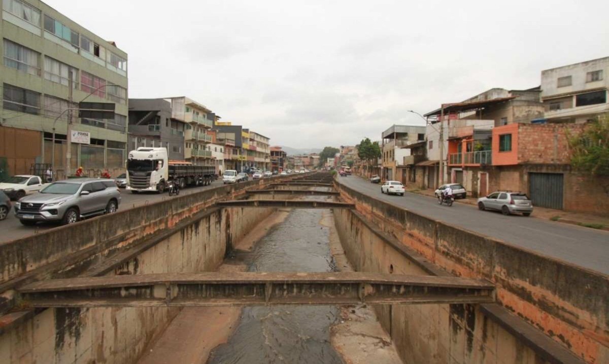 A Avenida Bernardo Vasconcelos é um dos pontos de monitoramento neste período chuvoso -  (crédito: Edésio Ferreira/EM/DA Press)