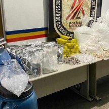 BH: homem é preso com grande quantidade de cocaína, crack e maconha em casa - PMMG/Divulgação
