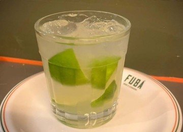 É impossível falar da nossa aguardente sem mencionar a caipirinha, um clássico que carrega em si a simplicidade e a sofisticação da cultura brasileira -  (crédito: Túlio D'angelo/Divulgação)