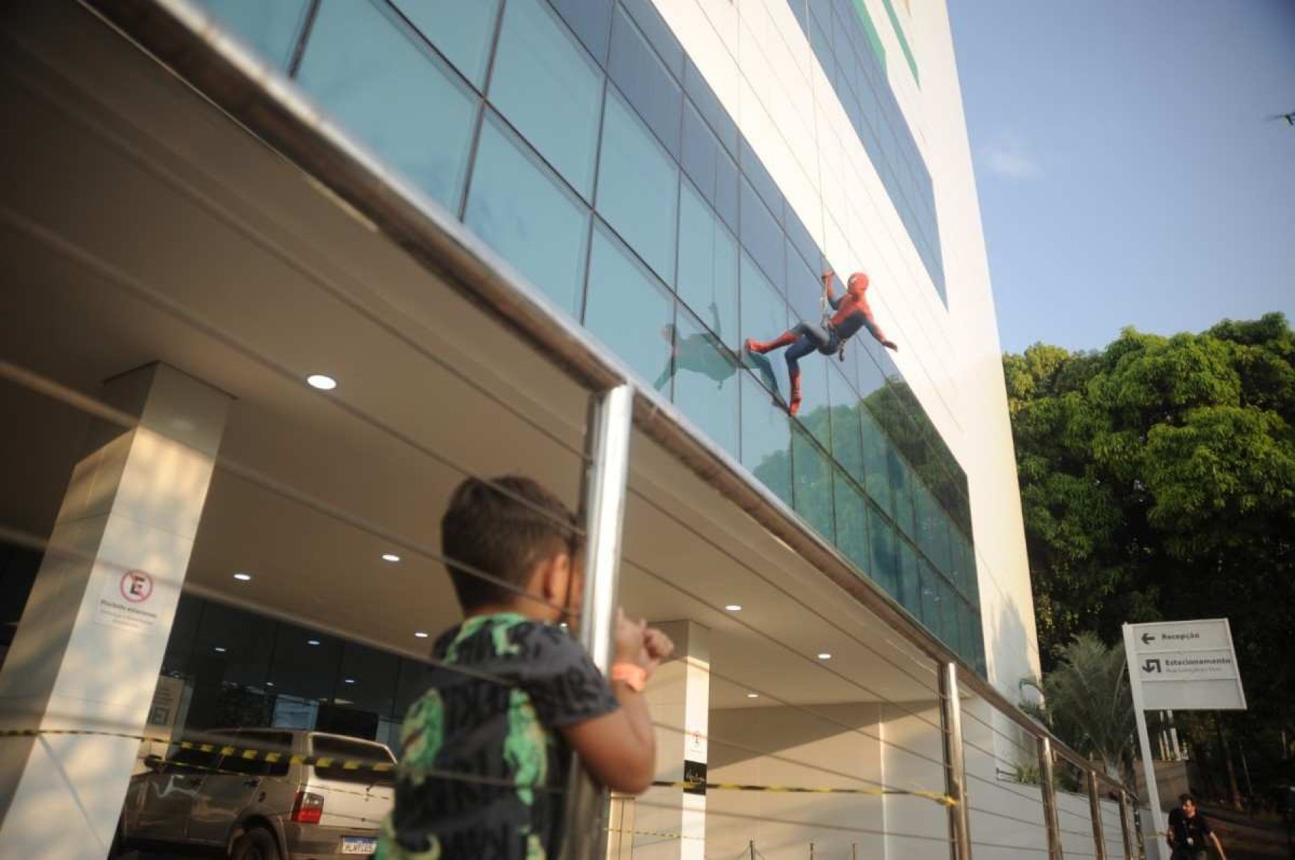 Enzo Brandão, de 5 anos, ficou vidrado no herói