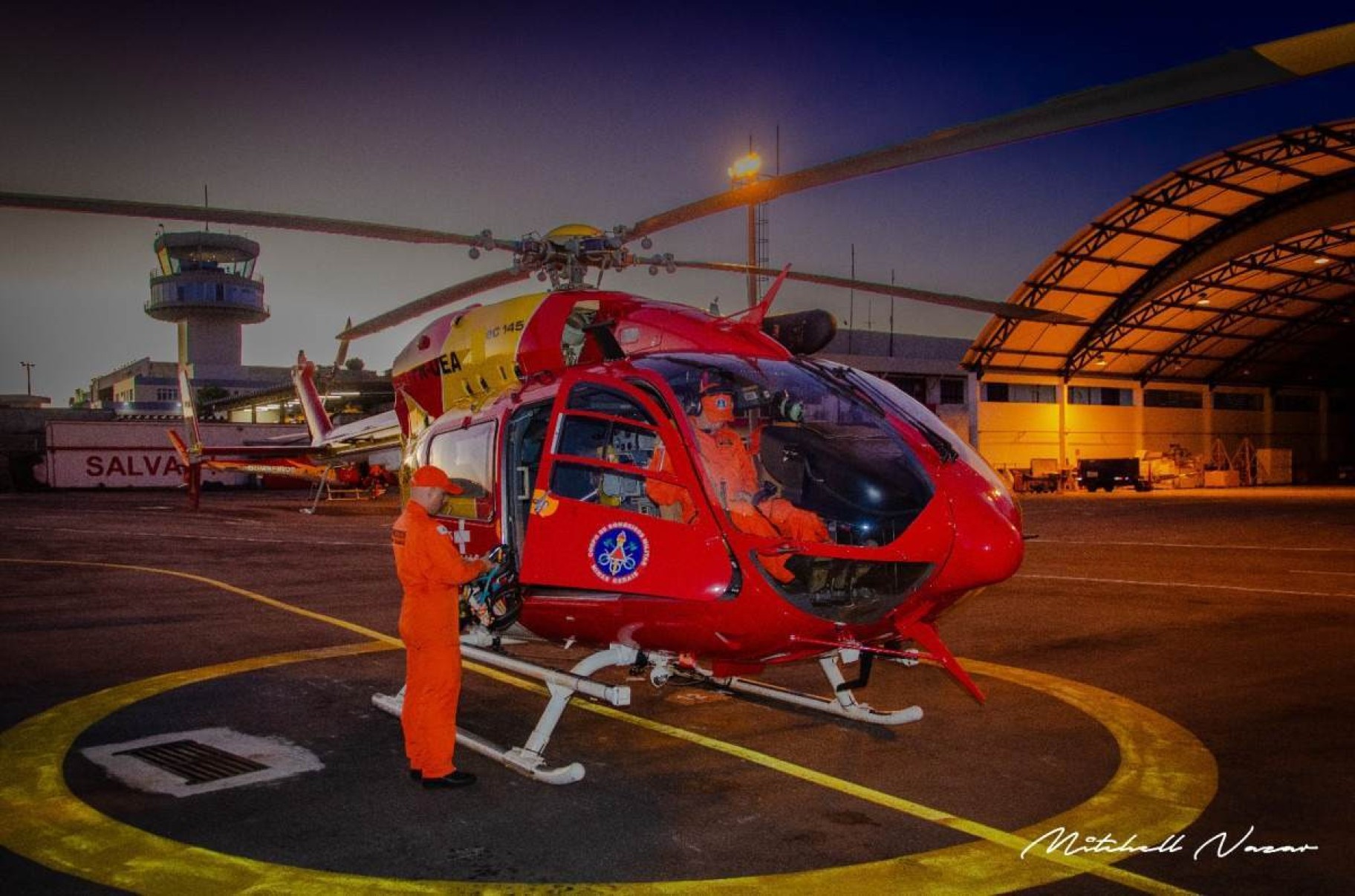 Helicóptero dos bombeiros cai com seis militares em Ouro Preto