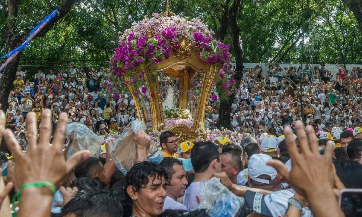 Patrimônio Cultural da Humanidade pela Unesco, o Círio de Nazaré tem mais de dois séculos de existência e procissão vai tomar as ruas de Belém no domingo (13/10) -  (crédito: Anderson BARBOSA/AFP)