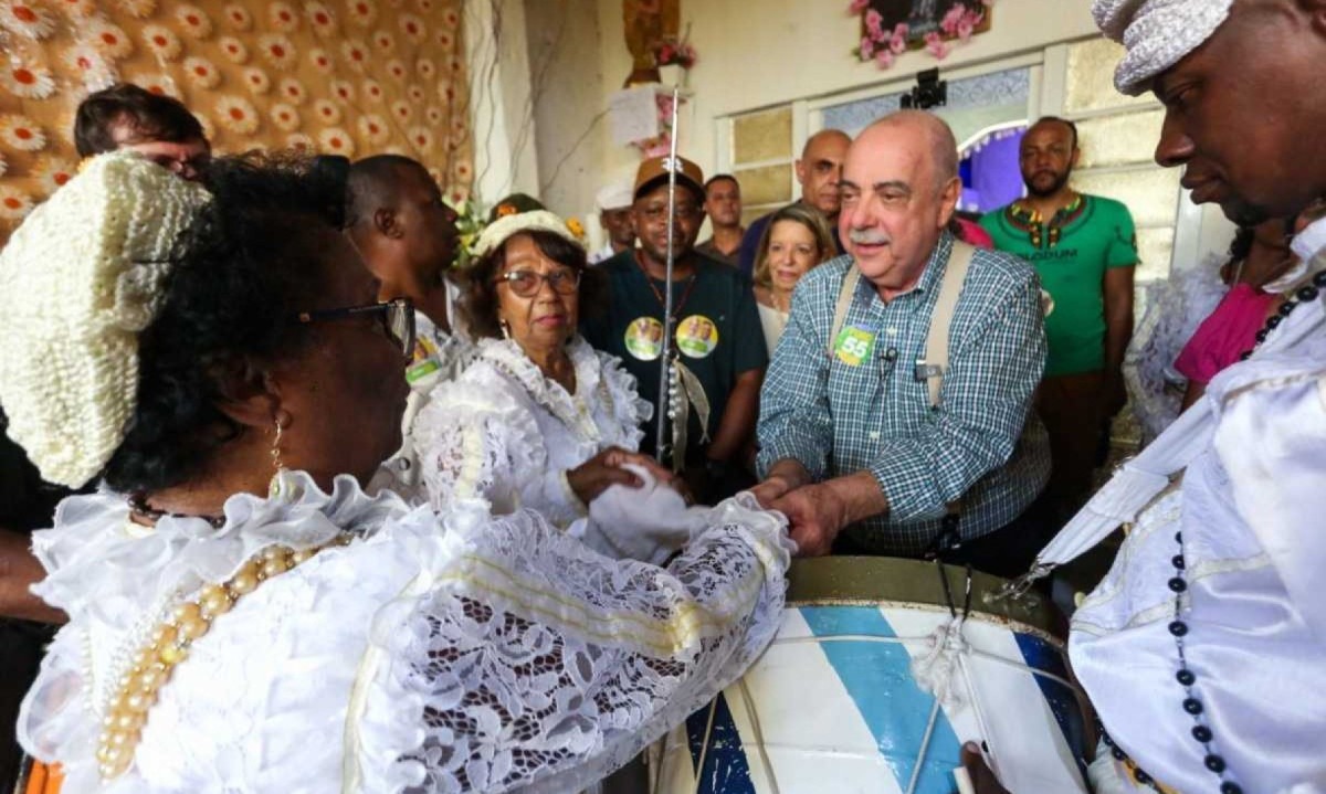 Fuad Noman visitou a Guarda de Congo Feminina Nossa Senhora do Ros&aacute;rio, na Regi&atilde;o Noroeste de BH -  (crédito: J&uacute;nia Garrido/Campanha Fuad Noman)