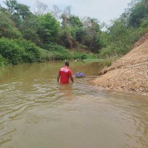 Pescador some nas águas do Rio Verde Grande, em Minas Gerais - Sala de Imprensa/CBMMG