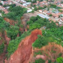 Voçorocas estão destruindo cidade no Maranhão; saiba o que elas são - Reprodução de vídeo Marinho Drones