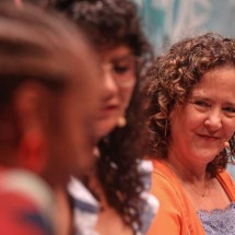  Curadora diz que Flip deve "furar bolhas" com Carla Madeira e Paulo Coelho