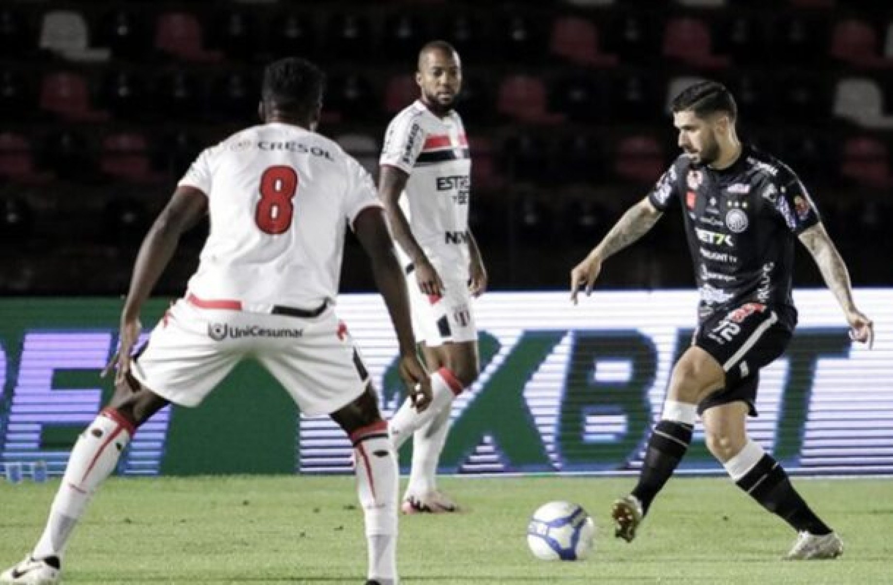 Em jogo com protagonismo do VAR, Botafogo-SP e Operário-PR empatam