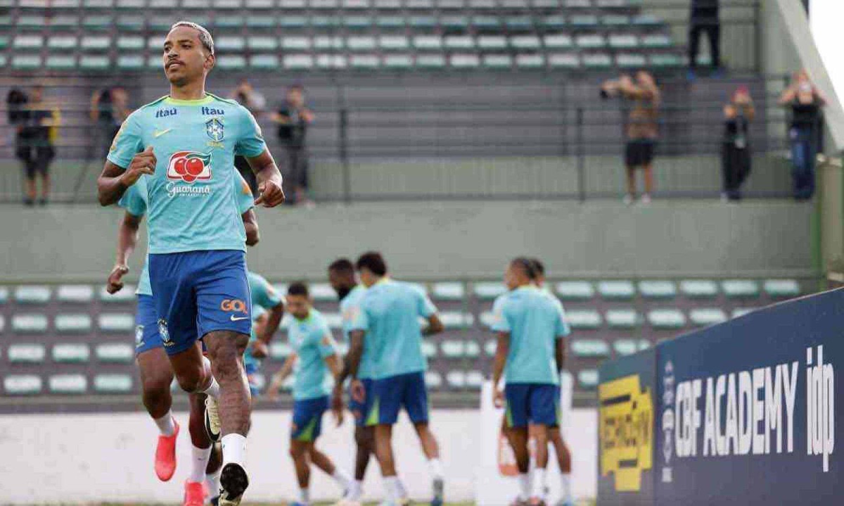 Matheus Pereira treina com a Seleção Brasileira, no Bezerrão, em Gama (DF), para o jogo diante do Peru, pelas Eliminatórias da Copa do Mundo -  (crédito: Rafael Ribeiro/CBF)