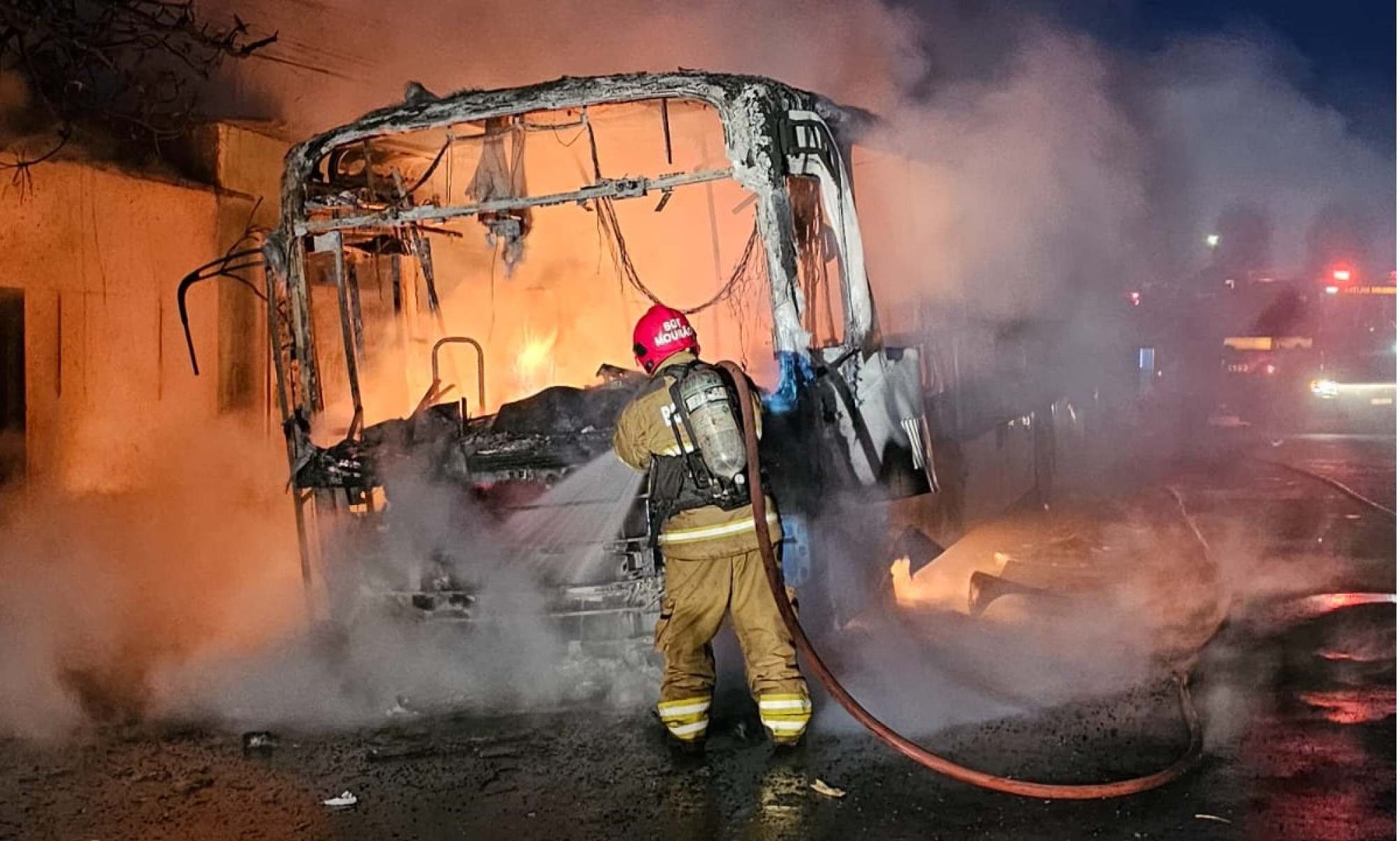 Uberlândia registra quatro ônibus incendiados e um apedrejado em 24 horas