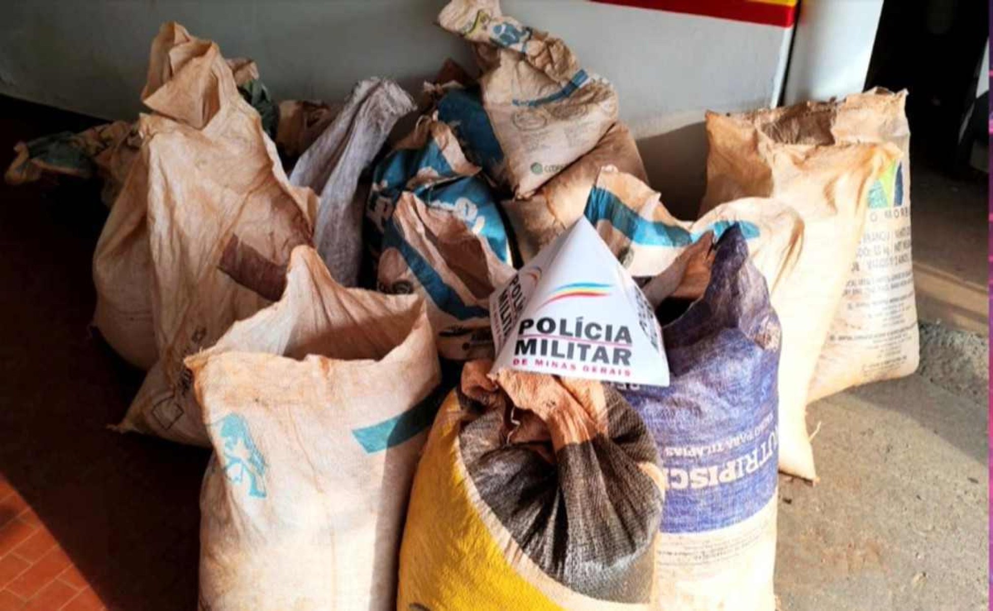 Sumiço de café termina com sete pessoas presas em Minas Gerais