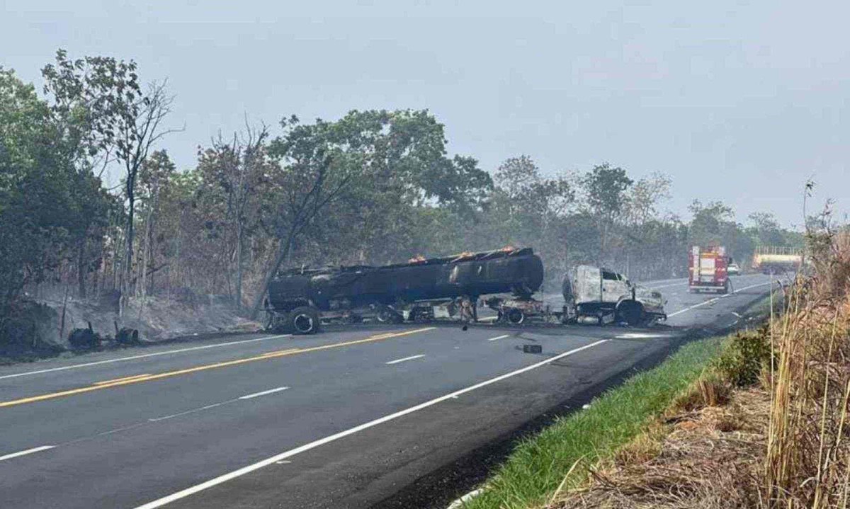 Caminhão-tanque explode e mata motorista em Minas Gerais