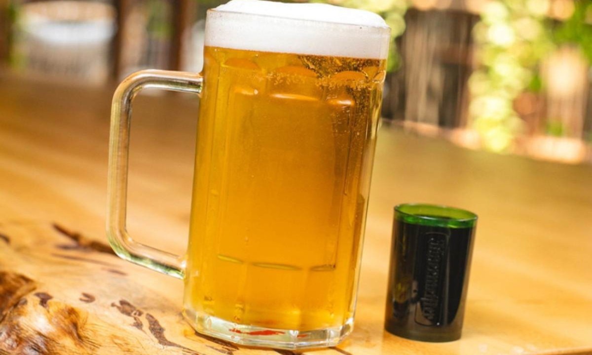 Deer and Bier: chope acompanhado de um shot de Jagermeister
 -  (crédito: FranciscoDumont/Divulgação)