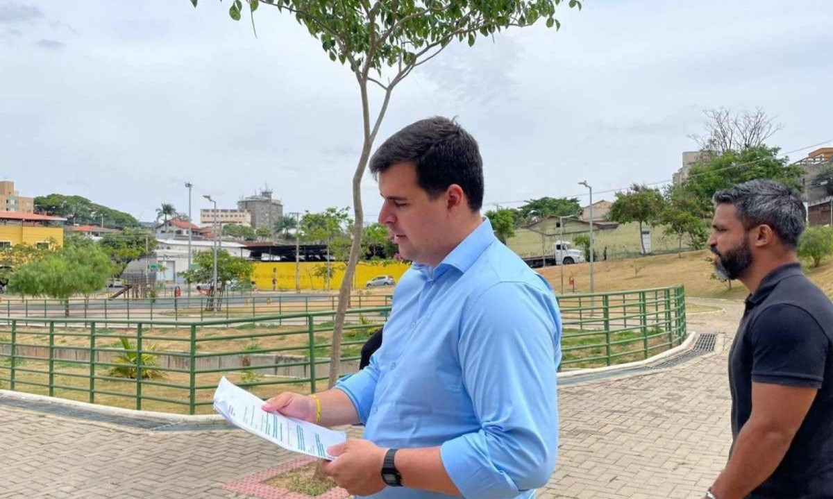 Engler (PL) visitou a Praça do Cônsul, na Região Nordeste da capital, para gravação de programa eleitoral -  (crédito: Larissa Figueiredo/EM/D.A Press)