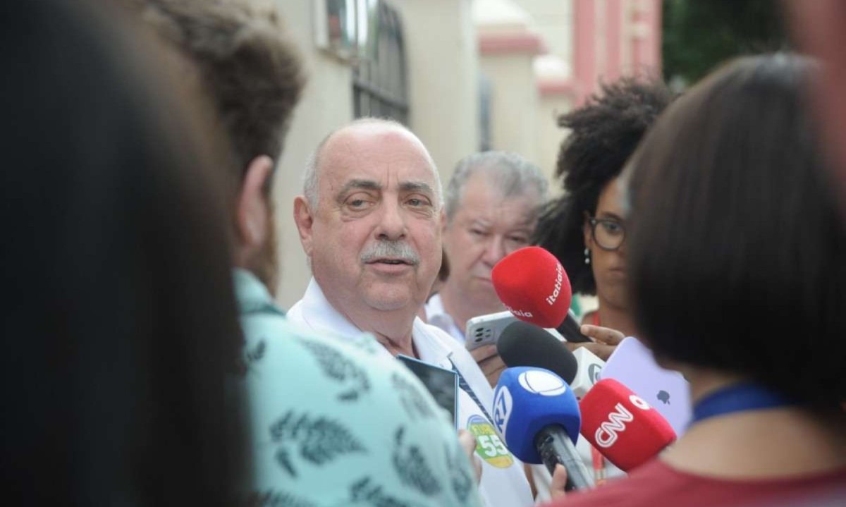 Fuad visitou a Santa Casa, nesta terça-feira -  (crédito: Alexandre Guzanshe/EM/DAPRESS)