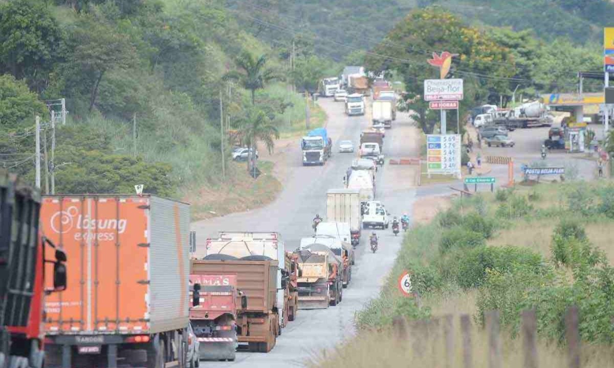 O gargalo da saída e da chegada a BH pela BR-381 é um dos pontos mais críticos para as obras de duplicação -  (crédito: ALEXANDRE GUZANSHE/EM/D.A. PRESS)