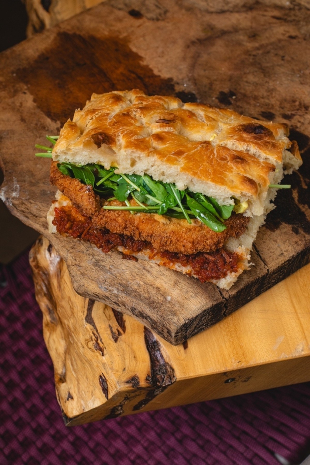 Focaccia recheada com Schnitzel da Cantina Renata Castro