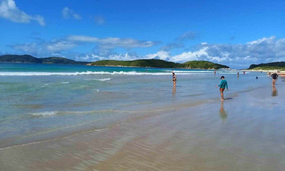  Com 7 quilômetros de extensão, a Praia do Peró, em Cabo Frio (RJ), é certificada com o selo de Bandeira Azul

     -  (crédito: Carlos Altman/EM)