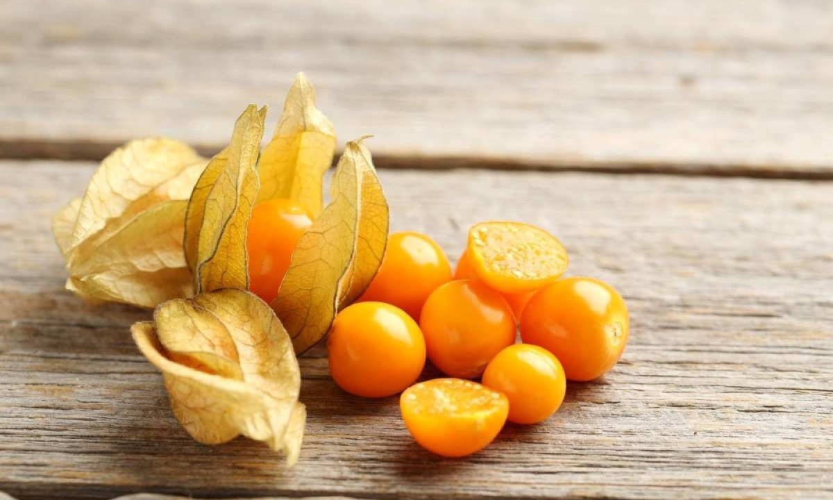 A fisális (ou physalis) pode ser utilizada em pratos doces e salgados -  (crédito: iStock/Reprodução)