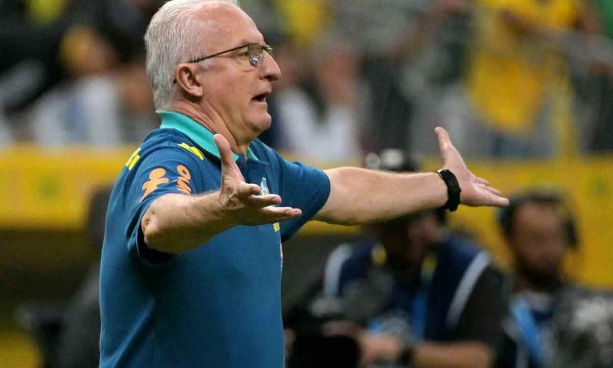 O técnico Dorival Júnior acertou a equipe no segundo tempo da partida contra o Peru e o resultado foi a goleada por 4 a 0 -  (crédito: Nelson Almeida/AFP)