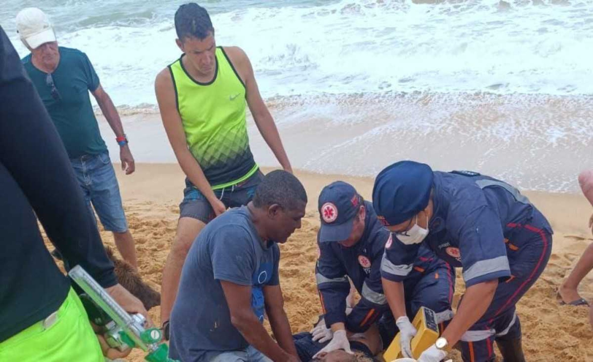 Professor mineiro morre afogado em praia do Sul da Bahia