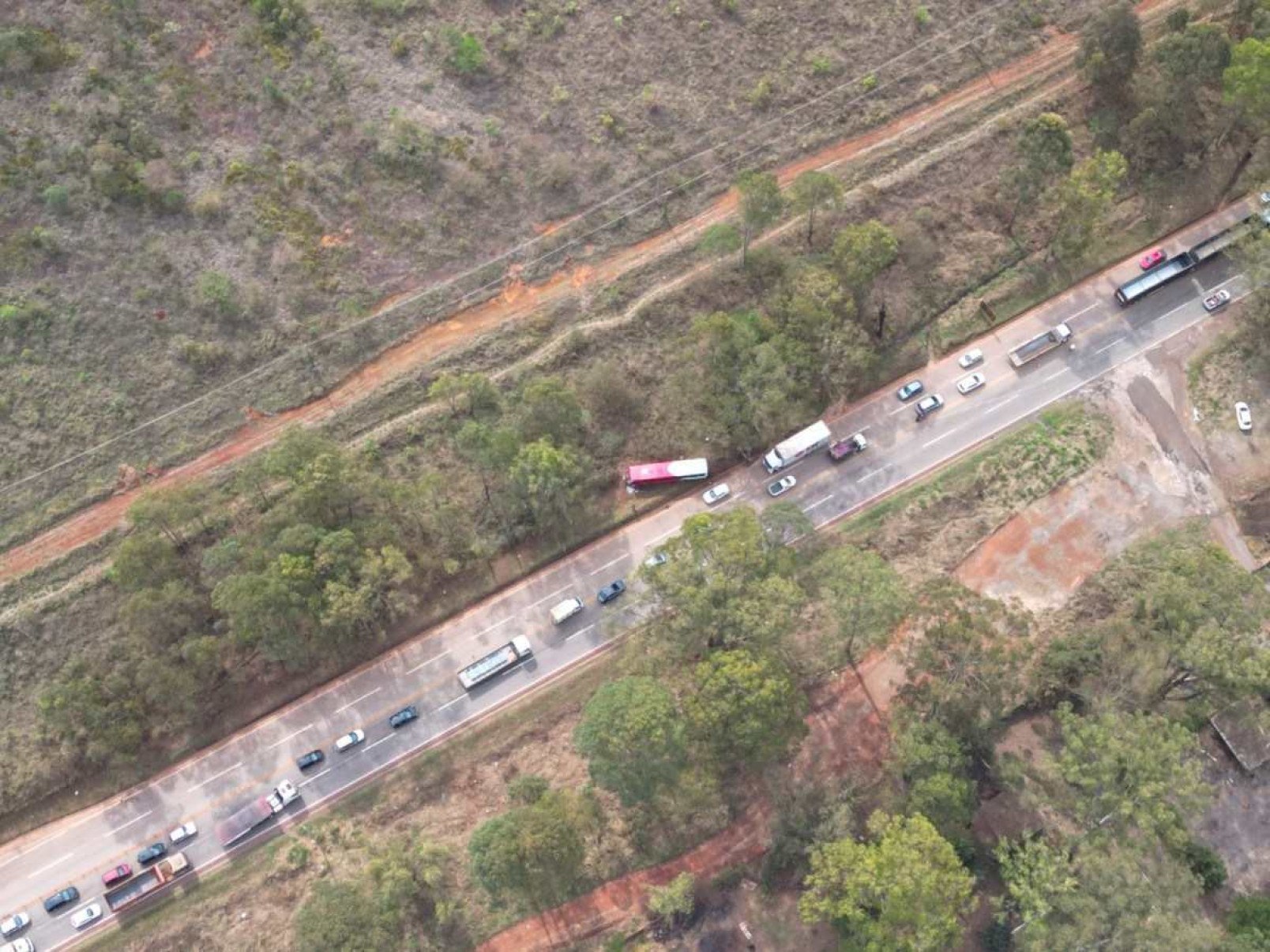 A batida foi na altura do quilômetro 564, em Nova Lima

