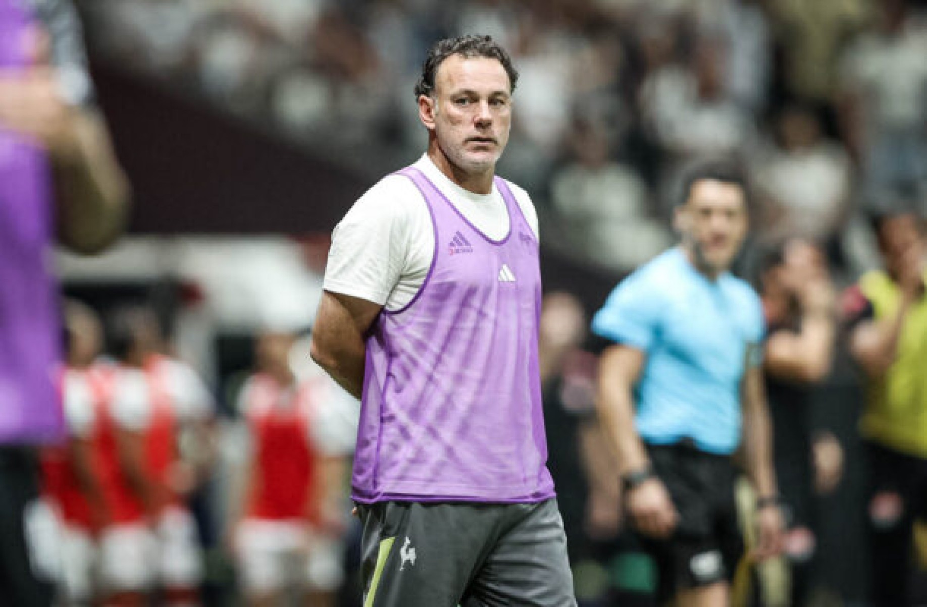 Milito, do Atlético, espera poder contar com laterais em jogo contra o Vasco