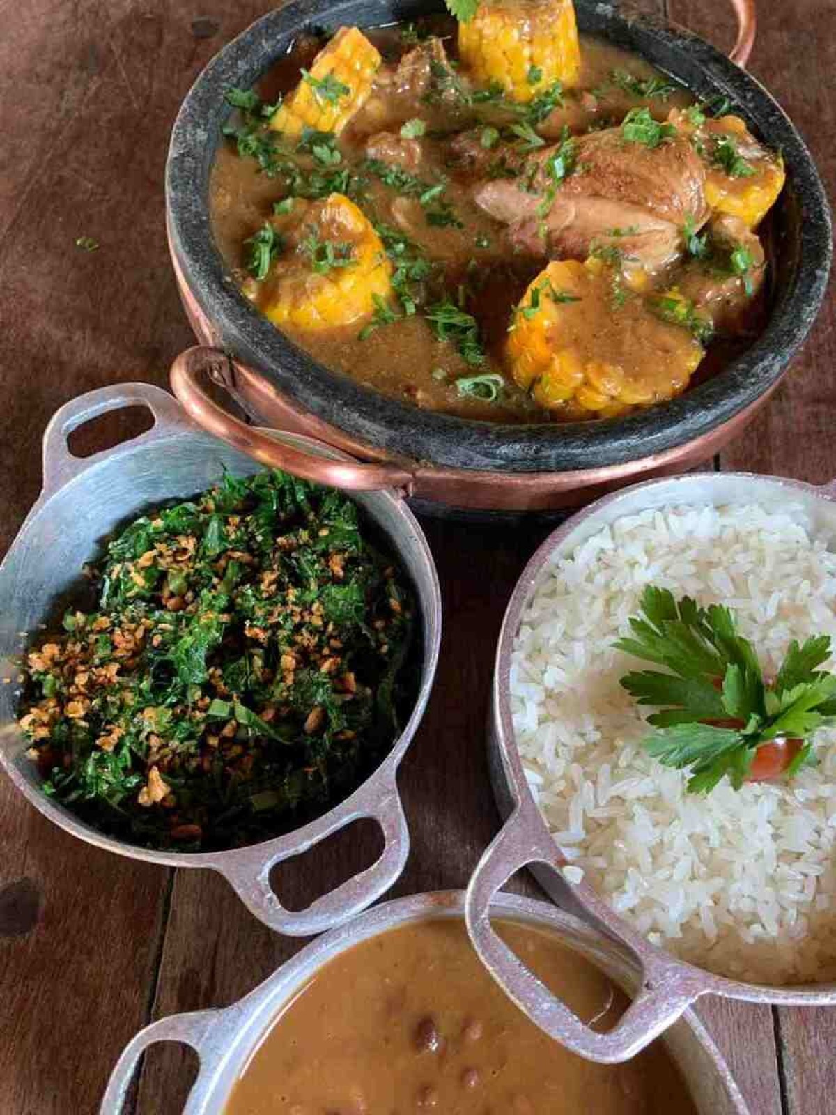  Frango cozido com rodelas de milho verde do Rancho Verde