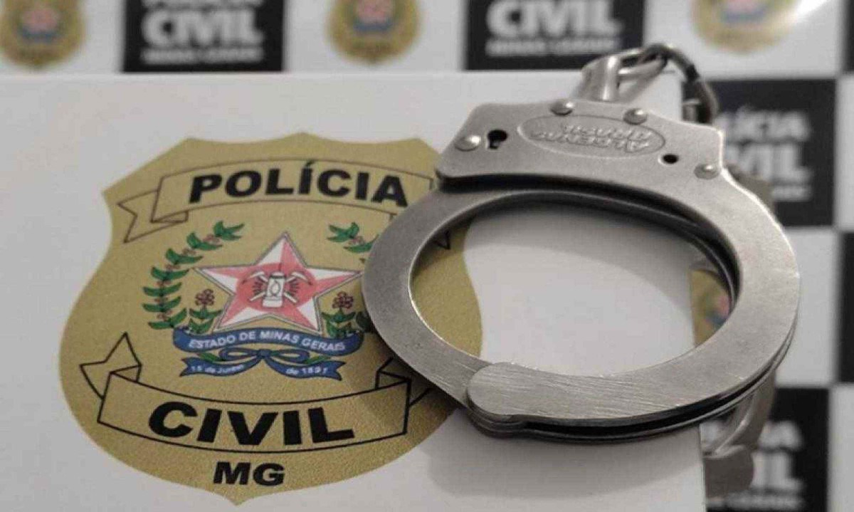 Homem foi preso no quintal da casa da mãe, de onde se recusava a sair -  (crédito: PCMG)