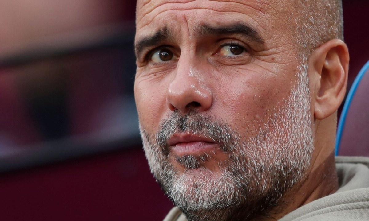  Manchester City's Spanish manager Pep Guardiola looks on ahead of kick-off in the English Premier League football match between West Ham United and Manchester City at the London Stadium, in London on August 31, 2024. (Photo by Ian Kington / IKIMAGES / AFP) / RESTRICTED TO EDITORIAL USE. No use with unauthorized audio, video, data, fixture lists, club/league logos or 'live' services. Online in-match use limited to 45 images, no video emulation. No use in betting, games or single club/league/player publications.
       -  (crédito:  AFP)