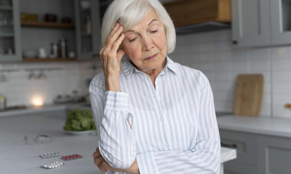 Mulher enfrenta problemas de memória por Alzheimer; imagem meramente ilustrativa - (crédito: Freepik) Mulher enfrenta problemas de memória por Alzheimer; imagem meramente ilustrativa - (crédito: Freepik)